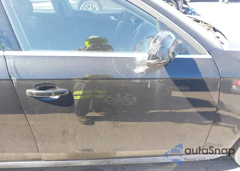 2016 Audi A4 2.0T Premium z USA, uszkodzony, nr VIN WAUBFAFL4GN017764